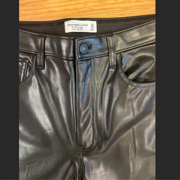 Abercrombie & Fitch Curve Love Vegan Leather 90s Straight Pant (Size 10, Black) - Picture 8 of 11